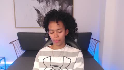 Snapshot of shenna_brunette_ chatting on December 2024 04:51:02 PM Shenna online show from December 2024 04:51:02 PM