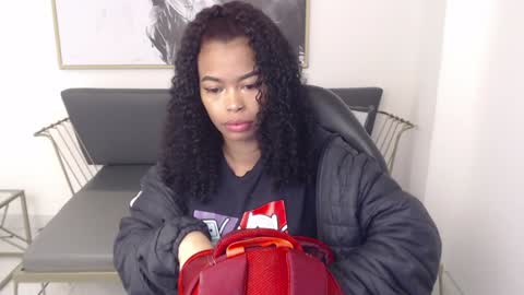 Snapshot of shenna_brunette_ chatting on January 2025 01:03:02 PM Shenna online show from January 2025 01:03:02 PM