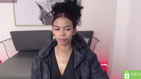 Snapshot of shenna_brunette_ chatting on January 2025 01:02:02 PM Shenna online show from January 2025 01:02:02 PM