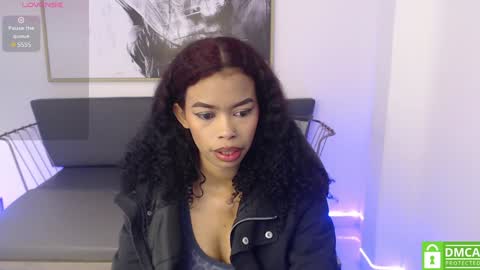 Snapshot of shenna_brunette_ chatting on January 2025 01:06:02 PM Shenna online show from January 2025 01:06:02 PM