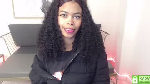 Snapshot of shenna_brunette_ chatting on January 2025 01:51:02 PM Shenna online show from January 2025 01:51:02 PM
