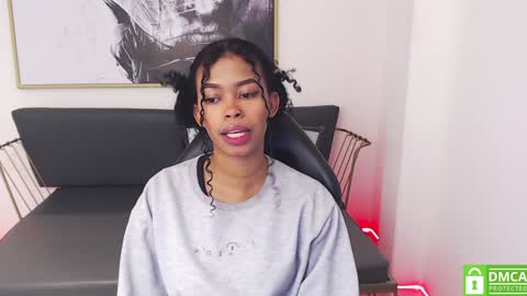 Snapshot of shenna_brunette_ chatting on January 2025 01:00:01 PM Shenna online show from January 2025 01:00:01 PM