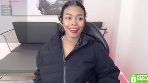 Snapshot of shenna_brunette_ chatting on February 2025 01:08:02 PM Shenna online show from February 2025 01:08:02 PM