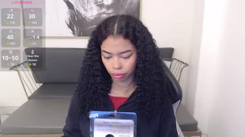 Snapshot of shenna_brunette_ chatting on February 2025 01:06:01 PM Shenna online show from February 2025 01:06:01 PM