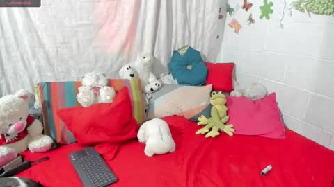  Maria Saenz online show from December 2024 12:13:01 PM