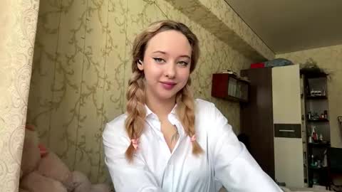 Snapshot of sherrylhilscher chatting on March 2026 10:09:02 AM Mia online show from March 2026 10:09:02 AM