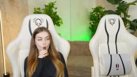 Snapshot of sheryl_elegance chatting on December 2024 12:06:01 PM Sheryl online show from December 2024 12:06:01 PM