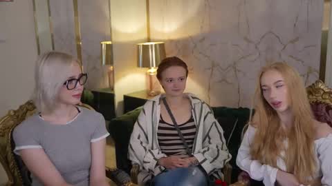 Snapshot of sheryl_elegance chatting on October 2025 10:49:02 AM Sheryl online show from October 2025 10:49:02 AM