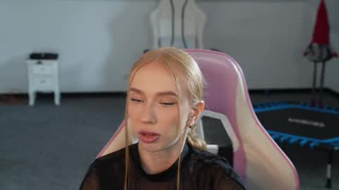 Snapshot of sheryl_elegance chatting on October 2025 10:36:01 AM Sheryl online show from October 2025 10:36:01 AM