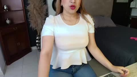 sheryl_jones online show from May 2026 01:06:01 PM