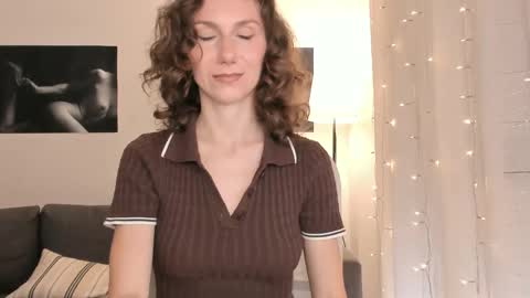 Snapshot of shesleepsnaked chatting on April 2026 04:35:01 PM shesleepsnaked online show from April 2026 04:35:01 PM