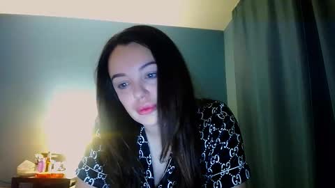 Vikki online show from November 2025 07:34:02 PM