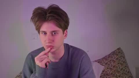 Snapshot of shidoffer77 chatting on March 2026 09:42:01 PM Nenedent online show from March 2026 09:42:01 PM