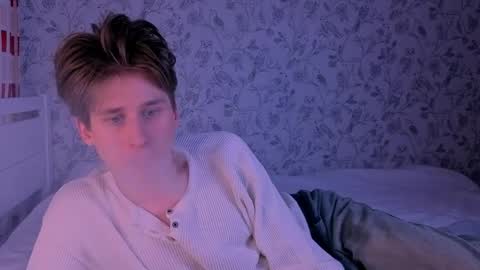 Snapshot of shidoffer77 chatting on March 2026 01:18:01 AM Nenedent online show from March 2026 01:18:01 AM