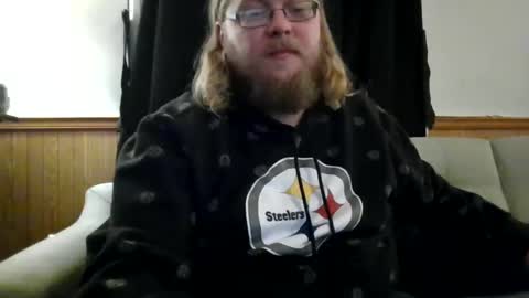 Snapshot of shifty885 chatting on December 2024 09:17:01 PM shifty885 online show from December 2024 09:17:01 PM