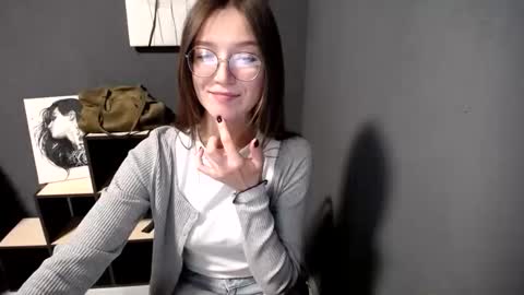 Snapshot of shining_pearl chatting on May 2026 07:58:01 AM Jesica online show from May 2026 07:58:01 AM