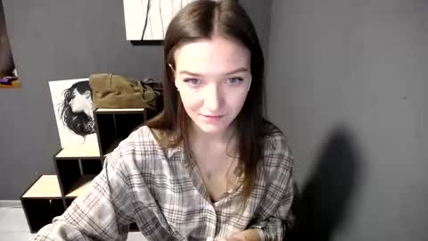 Snapshot of shining_pearl chatting on May 2026 06:31:02 AM Jesica online show from May 2026 06:31:02 AM