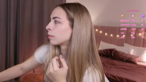 Snapshot of shinybarbie chatting on September 2025 06:29:02 AM Julia online show from September 2025 06:29:02 AM