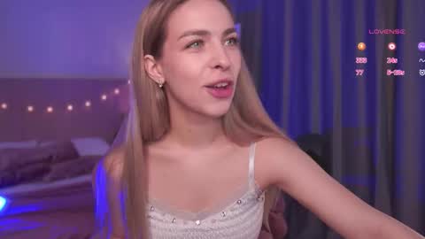 Snapshot of shinybarbie chatting on October 2025 06:47:02 AM Julia online show from October 2025 06:47:02 AM