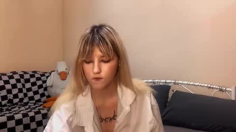 Snapshot of shirleefoxworth chatting on February 2026 07:06:01 PM Emma online show from February 2026 07:06:01 PM