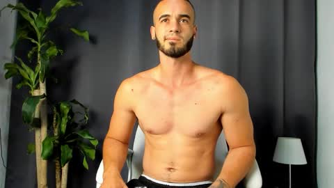 Snapshot of shooter_boy_ chatting on October 2025 01:09:02 AM Shooter online show from October 2025 01:09:02 AM