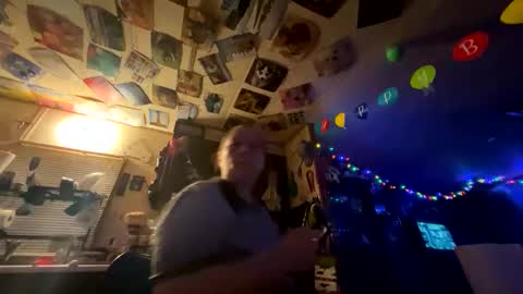 Snapshot of shorty920505 chatting on December 2025 11:20:01 PM shorty920505 online show from December 2025 11:20:01 PM