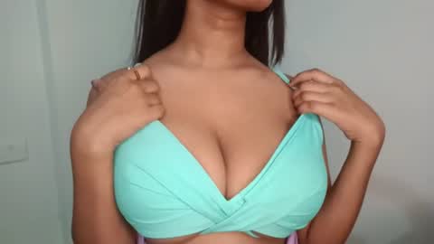 shreya_07 online show from June 2026 01:32:02 PM
