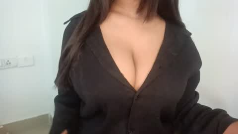 shreya_07 online show from June 2026 02:01:02 AM