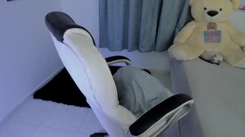 Snapshot of shy_angel4 chatting on December 2024 07:07:02 AM Nahomy online show from December 2024 07:07:02 AM