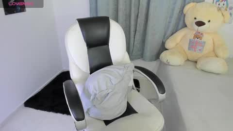 Snapshot of shy_angel4 chatting on December 2024 10:55:01 PM Nahomy online show from December 2024 10:55:01 PM