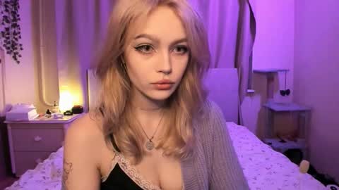 Snapshot of shy_meowmegan chatting on September 2025 09:16:01 PM Megan 3 online show from September 2025 09:16:01 PM