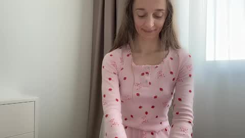 shy_schoolgirl_ online show from May 2026 01:15:02 PM