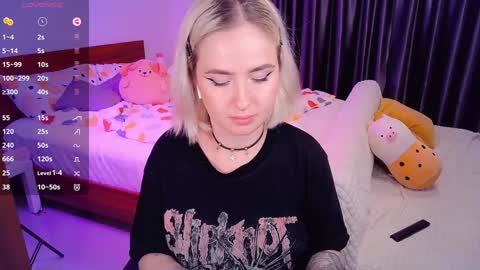 Snapshot of shyfoxxxy chatting on December 2024 06:39:01 PM Effie online show from December 2024 06:39:01 PM