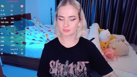 Snapshot of shyfoxxxy chatting on December 2024 03:13:02 PM Effie online show from December 2024 03:13:02 PM