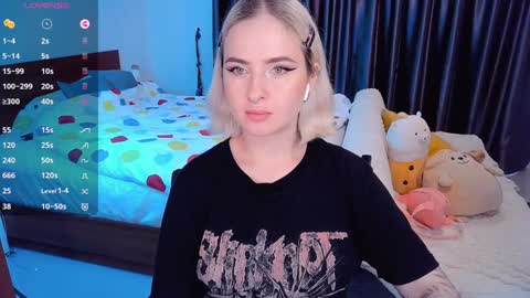 Snapshot of shyfoxxxy chatting on December 2024 08:22:01 AM Effie online show from December 2024 08:22:01 AM