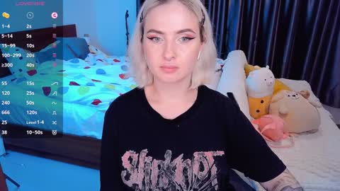 Snapshot of shyfoxxxy chatting on December 2024 12:51:02 PM Effie online show from December 2024 12:51:02 PM