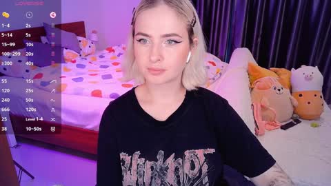 Snapshot of shyfoxxxy chatting on December 2024 08:36:01 AM Effie online show from December 2024 08:36:01 AM