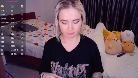 Snapshot of shyfoxxxy chatting on December 2024 03:05:02 PM Effie online show from December 2024 03:05:02 PM