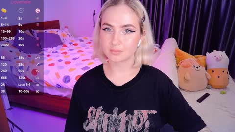 Snapshot of shyfoxxxy chatting on December 2024 05:03:01 PM Effie online show from December 2024 05:03:01 PM