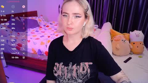 Snapshot of shyfoxxxy chatting on December 2024 08:08:01 PM Effie online show from December 2024 08:08:01 PM