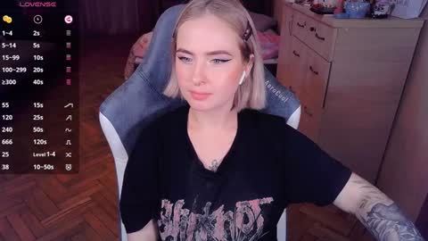 Snapshot of shyfoxxxy chatting on January 2025 06:12:02 PM Effie online show from January 2025 06:12:02 PM