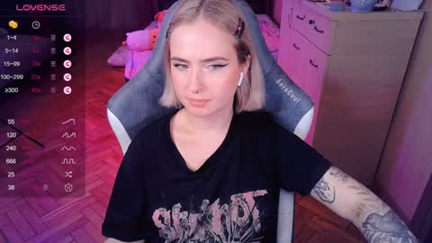 Snapshot of shyfoxxxy chatting on January 2025 01:53:01 AM Effie online show from January 2025 01:53:01 AM