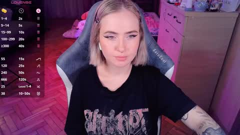 Snapshot of shyfoxxxy chatting on January 2025 06:15:01 PM Effie online show from January 2025 06:15:01 PM