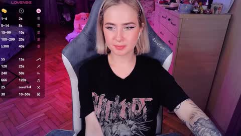 Snapshot of shyfoxxxy chatting on January 2025 06:45:02 PM Effie online show from January 2025 06:45:02 PM