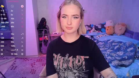 Snapshot of shyfoxxxy chatting on February 2025 07:33:01 PM Effie online show from February 2025 07:33:01 PM