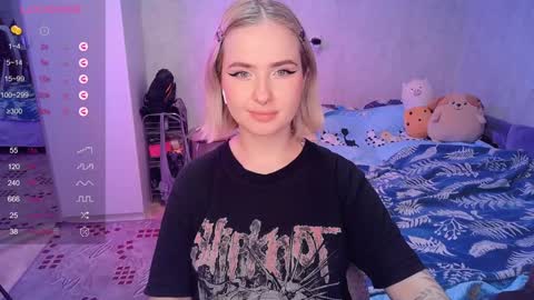 Snapshot of shyfoxxxy chatting on February 2025 01:32:01 PM Effie online show from February 2025 01:32:01 PM