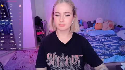 Snapshot of shyfoxxxy chatting on February 2025 07:49:01 PM Effie online show from February 2025 07:49:01 PM