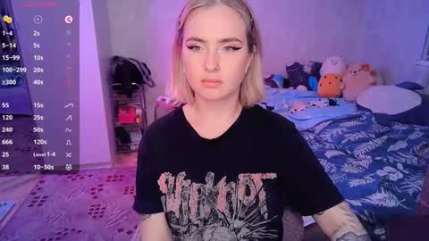 Snapshot of shyfoxxxy chatting on February 2025 04:42:02 PM Effie online show from February 2025 04:42:02 PM