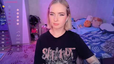 Snapshot of shyfoxxxy chatting on February 2025 06:58:01 PM Effie online show from February 2025 06:58:01 PM