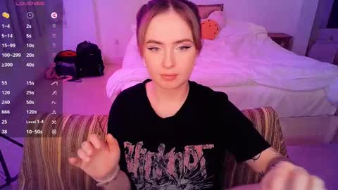 Snapshot of shyfoxxxy chatting on February 2025 07:41:01 PM Effie online show from February 2025 07:41:01 PM